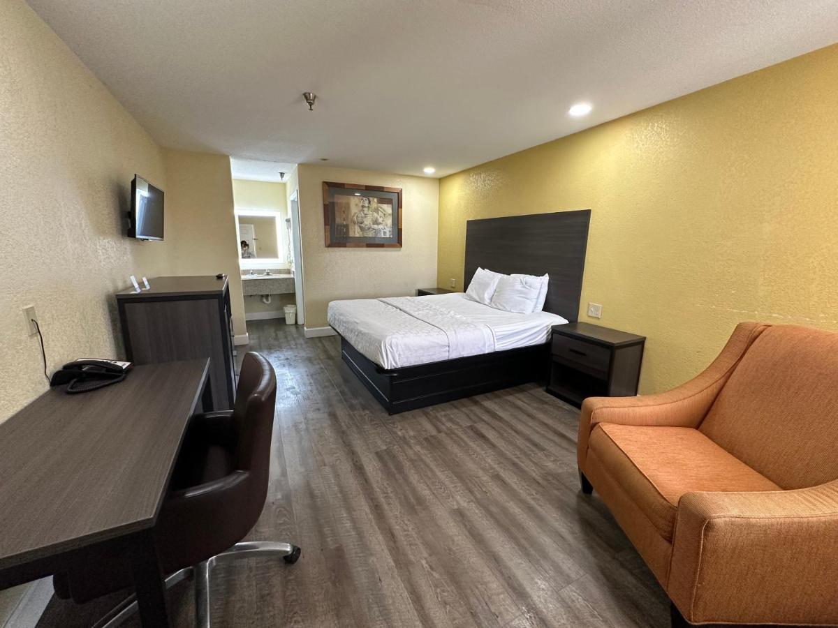 Rodeway Inn & Suites Hwy 290 Nw Houston Esterno foto